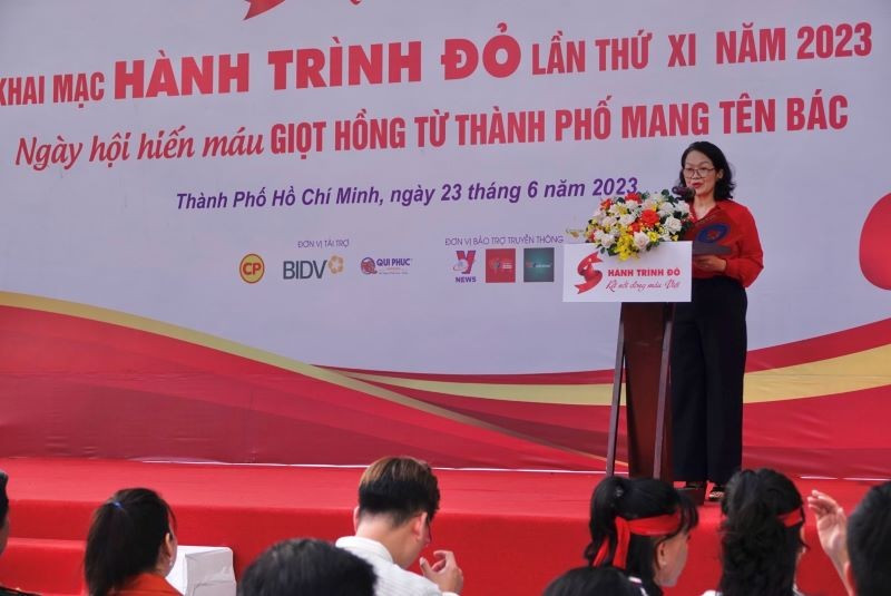 Bà Bùi Thị Hòa - Chủ tịch T.Ư Hội Chữ thập đỏ Việt Nam, phát biểu tại lễ khai mạc. Bà Bùi Thị Hòa - Chủ tịch T.Ư Hội Chữ thập đỏ Việt Nam, phát biểu tại lễ khai mạc.