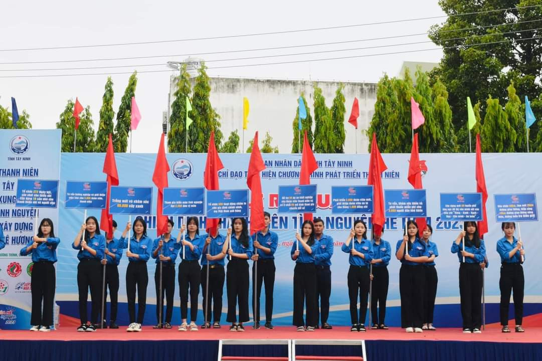 Các đội hình tình nguyện ra mắt tại lễ ra quân. (Ảnh: Tỉnh Đoàn Tây Ninh) Các đội hình tình nguyện ra mắt tại lễ ra quân. (Ảnh: Tỉnh Đoàn Tây Ninh)