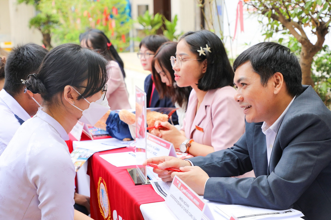 Nhiều chuyên gia sẽ có mặt trong Ngày hội tư vấn tuyển sinh - hướng nghiệp 2023 diễn ra tại trường ĐH Bách khoa (ĐHQG TP. HCM) ngày 26/2. (Ảnh: SIU)