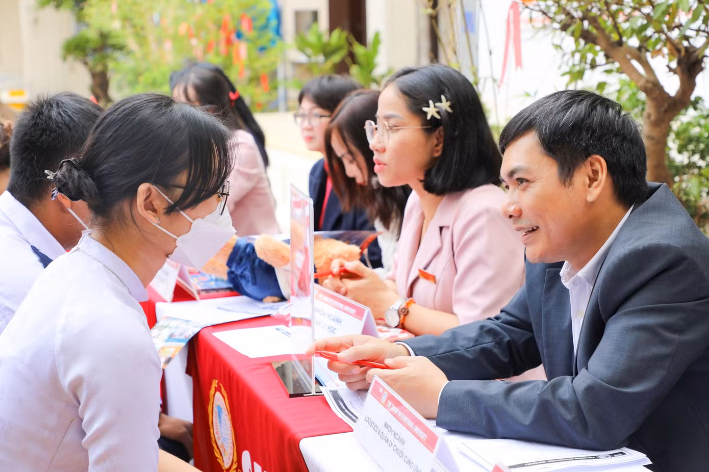 Nhiều chuyên gia sẽ có mặt trong Ngày hội tư vấn tuyển sinh - hướng nghiệp 2023 diễn ra tại trường ĐH Bách khoa (ĐHQG TP. HCM) ngày 26/2. (Ảnh: SIU)