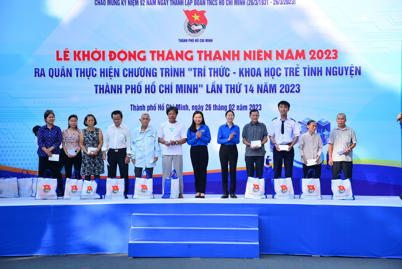 Nhiều phần quà được trao cho người dân khó khăn tại Lễ khởi động Tháng Thanh niên năm 2023 tại TP. HCM. Nhiều phần quà được trao cho người dân khó khăn tại Lễ khởi động Tháng Thanh niên năm 2023 tại TP. HCM.