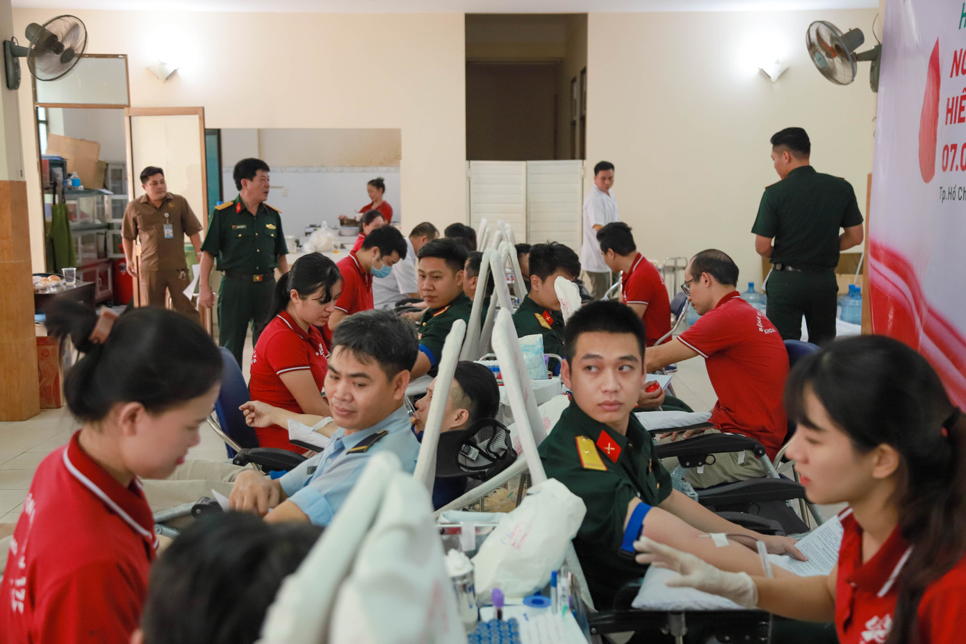 Không chỉ có cán bộ, công chức, viên chức, người lao động Công ty TECAPRO mà chương trình hôm nay còn thu hút được đông đảo các bạn trẻ tham gia thuộc các đơn vị khác trong khu vực.