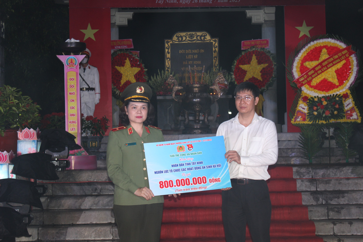 Các đơn vị trao nguồn lực cho tỉnh Tây Ninh để thực hiện công việc đền ơn đáp nghĩa người có công với Cách mạng.