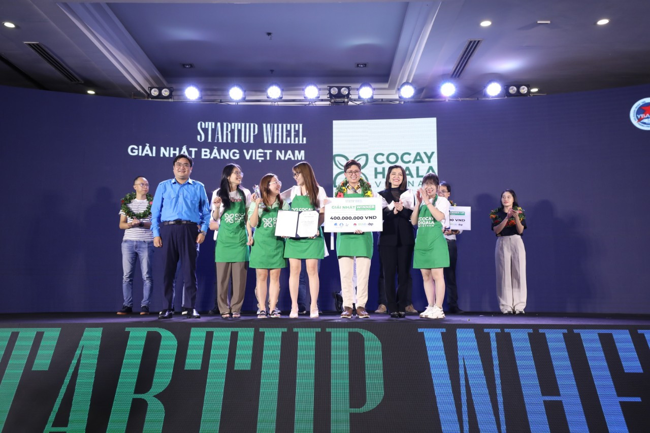 Nhóm dự án “Cỏ cây hoa lá” vinh dự nhận giải Nhất bảng Việt Nam, tại “Startup Wheel năm 2023”. Nhóm dự án “Cỏ cây hoa lá” vinh dự nhận giải Nhất bảng Việt Nam, tại “Startup Wheel năm 2023”.