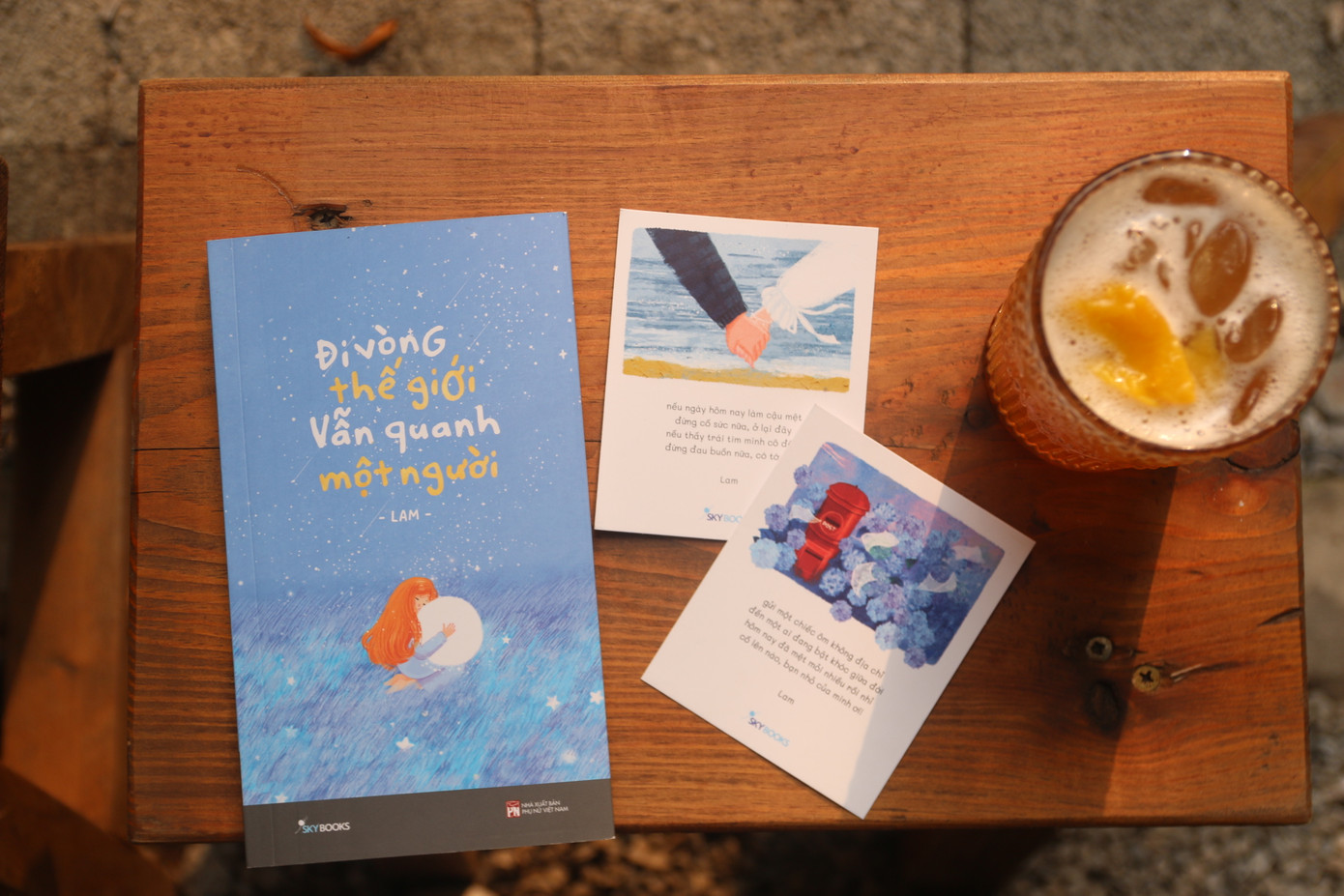 Quyển sách cá nhân đầu tiên của Xanh Lam. Quyển sách cá nhân đầu tiên của Xanh Lam.