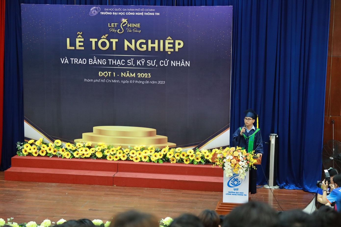 Tân thủ khoa đại diện sinh viên phát biểu tại buổi lễ tốt nghiệp trường ĐH Công nghệ thông tin, ĐHQG TP. HCM, ngày 8/6 vừa qua.