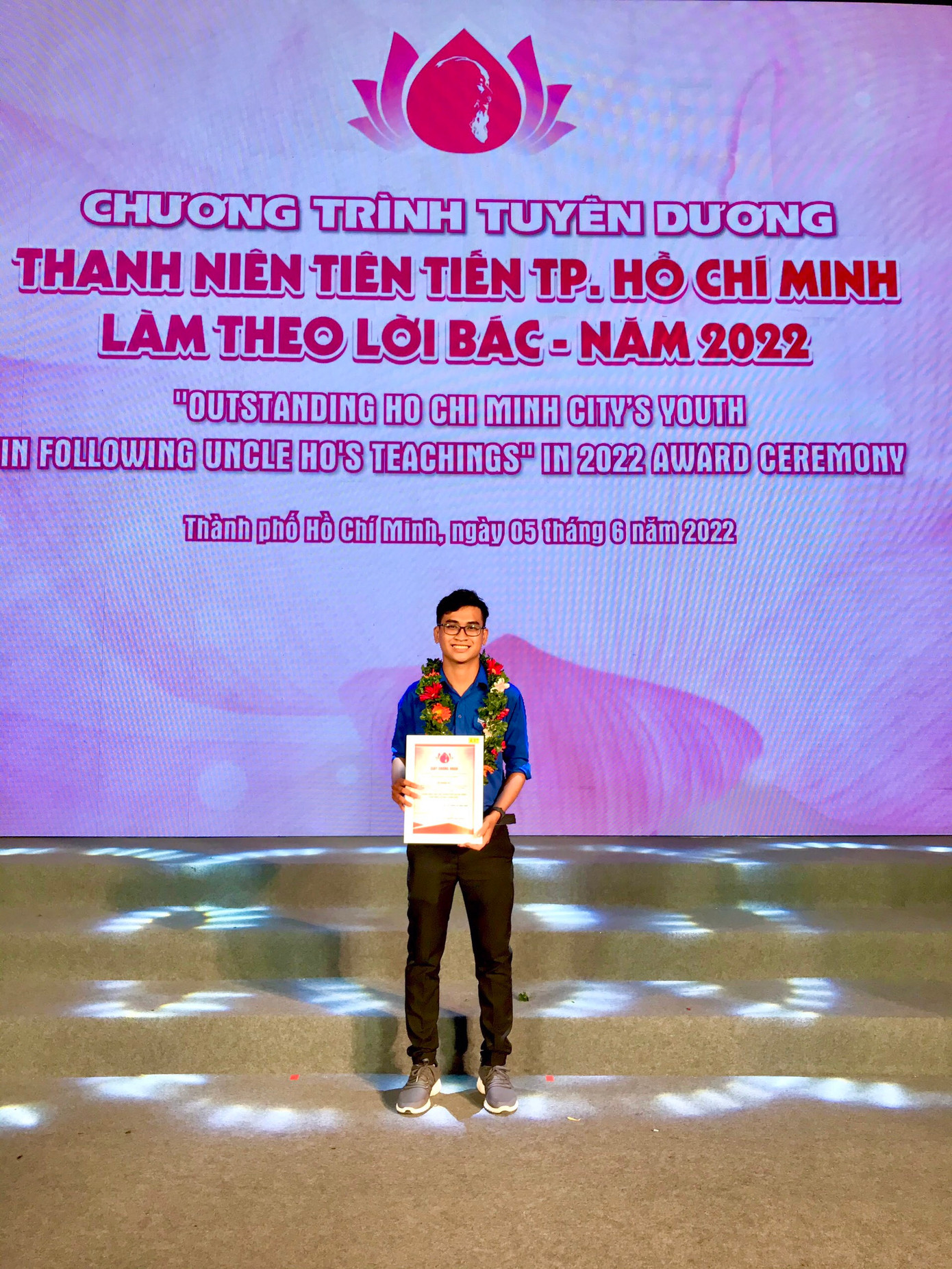Võ Khánh An trong buổi lễ tuyên dương &quot;Thanh niên tiên tiến TP. HCM làm theo lời Bác&quot;, năm 2022.