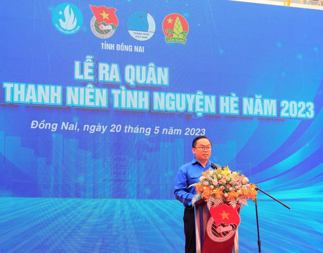 Anh Nguyễn Minh Kiên - Bí thư Tỉnh Đoàn Đồng Nai phát biểu tại lễ ra quân.