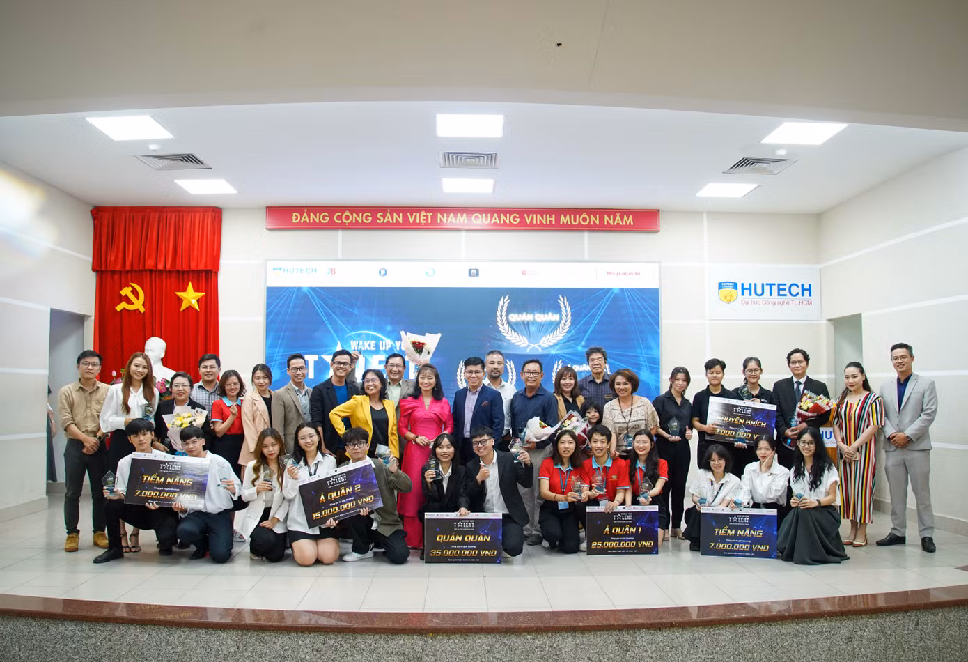 Các đội đoạt giải tại cuộc thi. Các đội đoạt giải tại cuộc thi.