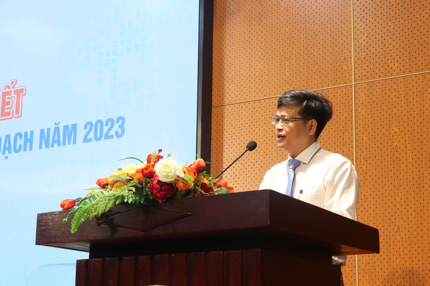 Phó Hiệu trưởng trường ĐH Công Thương TP. HCM Thái Doãn Thanh nhấn mạnh tầm quan trọng của sự kết nối giữa doanh nghiệp và nhà trường. (Ảnh: Lan Huỳnh).