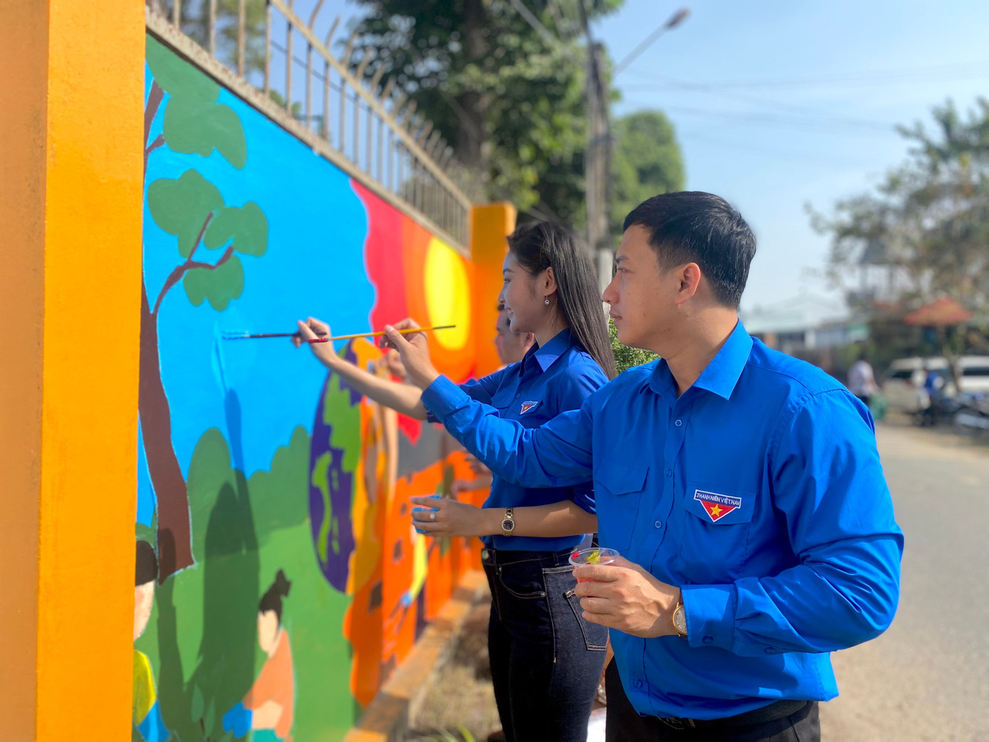 Tuổi trẻ Long An thực hiện công trình đường phố bích họa.