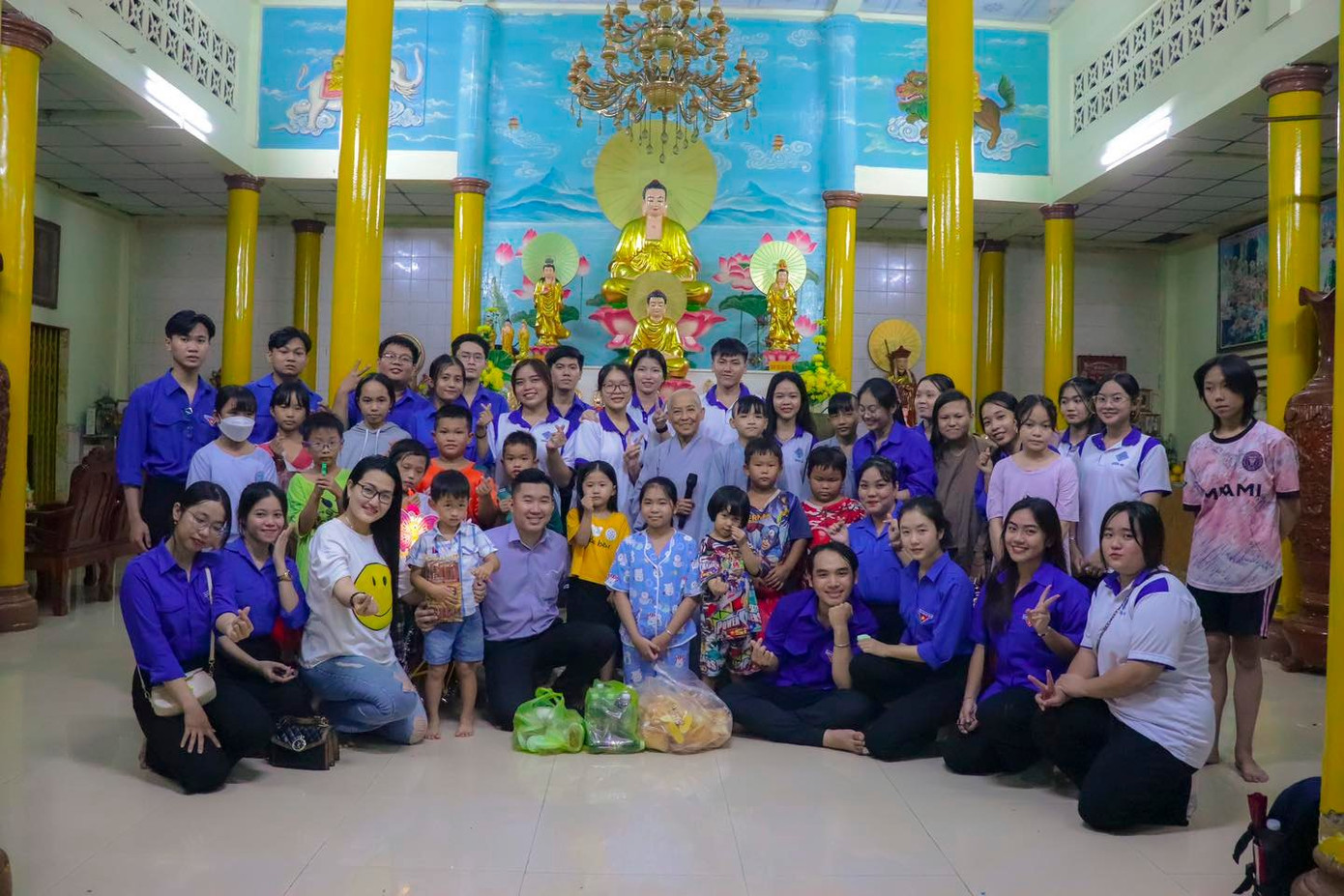 Huỳnh Ngọc Thái Bình tham gia tổ chức Tết Trung Thu 2023 cho các bé thiếu nhi ở chùa Long An 2, TP. Cần Thơ. (Ảnh: Đoàn khoa Luật, trường ĐH Cần Thơ) Huỳnh Ngọc Thái Bình tham gia tổ chức Tết Trung Thu 2023 cho các bé thiếu nhi ở chùa Long An 2, TP. Cần Thơ. (Ảnh: Đoàn khoa Luật, trường ĐH Cần Thơ)