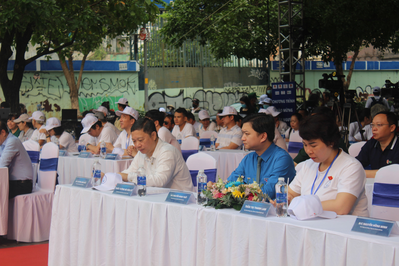 Anh Nguyễn Minh Triết - Bí thư T.Ư Đoàn, Chủ tịch Hội Sinh viên Việt Nam (thứ hai, từ phải sang) tham dự chương trình.
