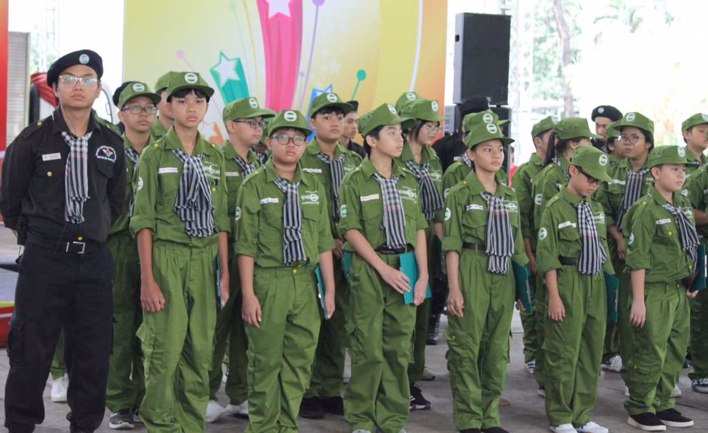 Các chiến sĩ nhí tham gia Chương trình ‘Học làm chiến sĩ Công an’ năm 2023 do Thành Đoàn TP. HCM phối hợp với Công an TP. HCM tổ chức.