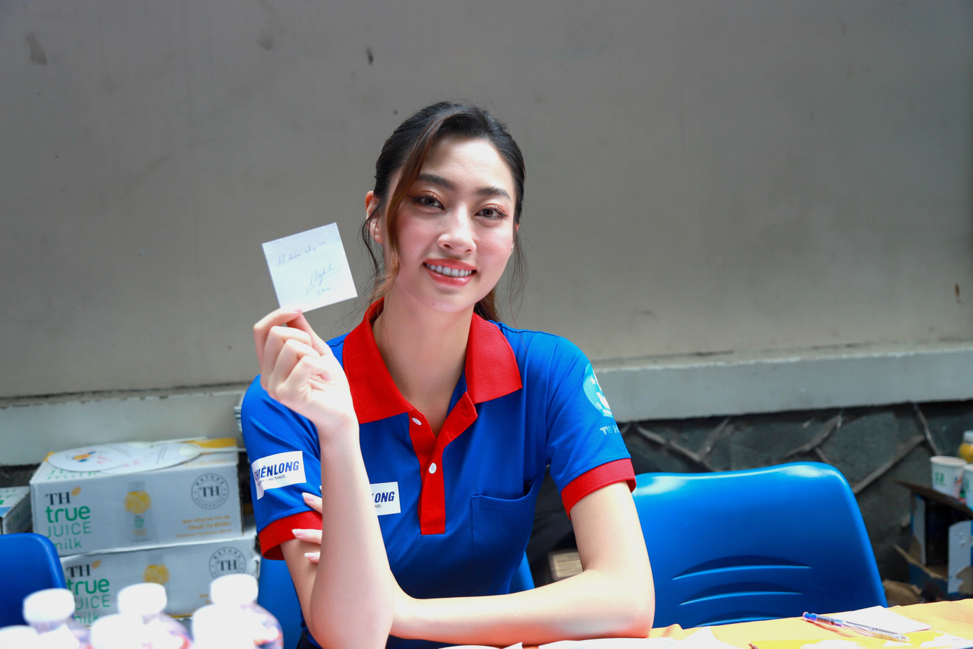 Với vai trò đại sứ chương trình, Lương Thùy Linh đánh giá rất cao tầm quan trọng và ý nghĩa của hoạt động này. Với vai trò đại sứ chương trình, Lương Thùy Linh đánh giá rất cao tầm quan trọng và ý nghĩa của hoạt động này.