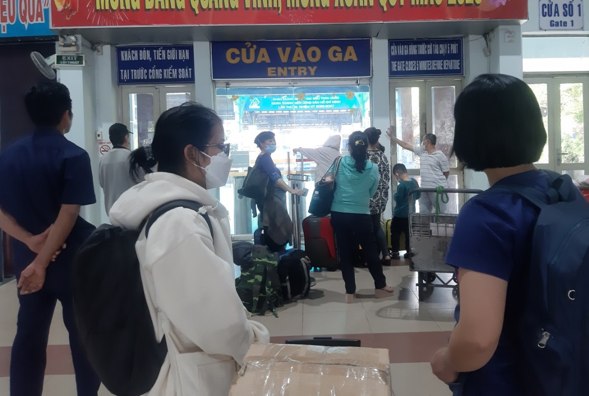 Ga Sài Gòn giảm giá cho nhiều tuyến từ 5 - 30%. Ga Sài Gòn giảm giá cho nhiều tuyến từ 5 - 30%.