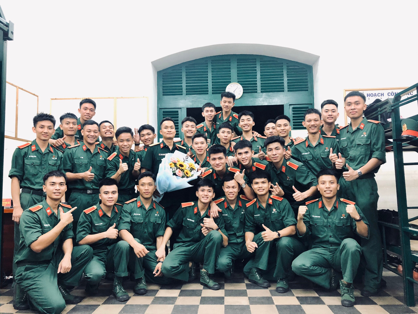 Bùi Thanh Ngân cùng đồng đội. Bùi Thanh Ngân cùng đồng đội.