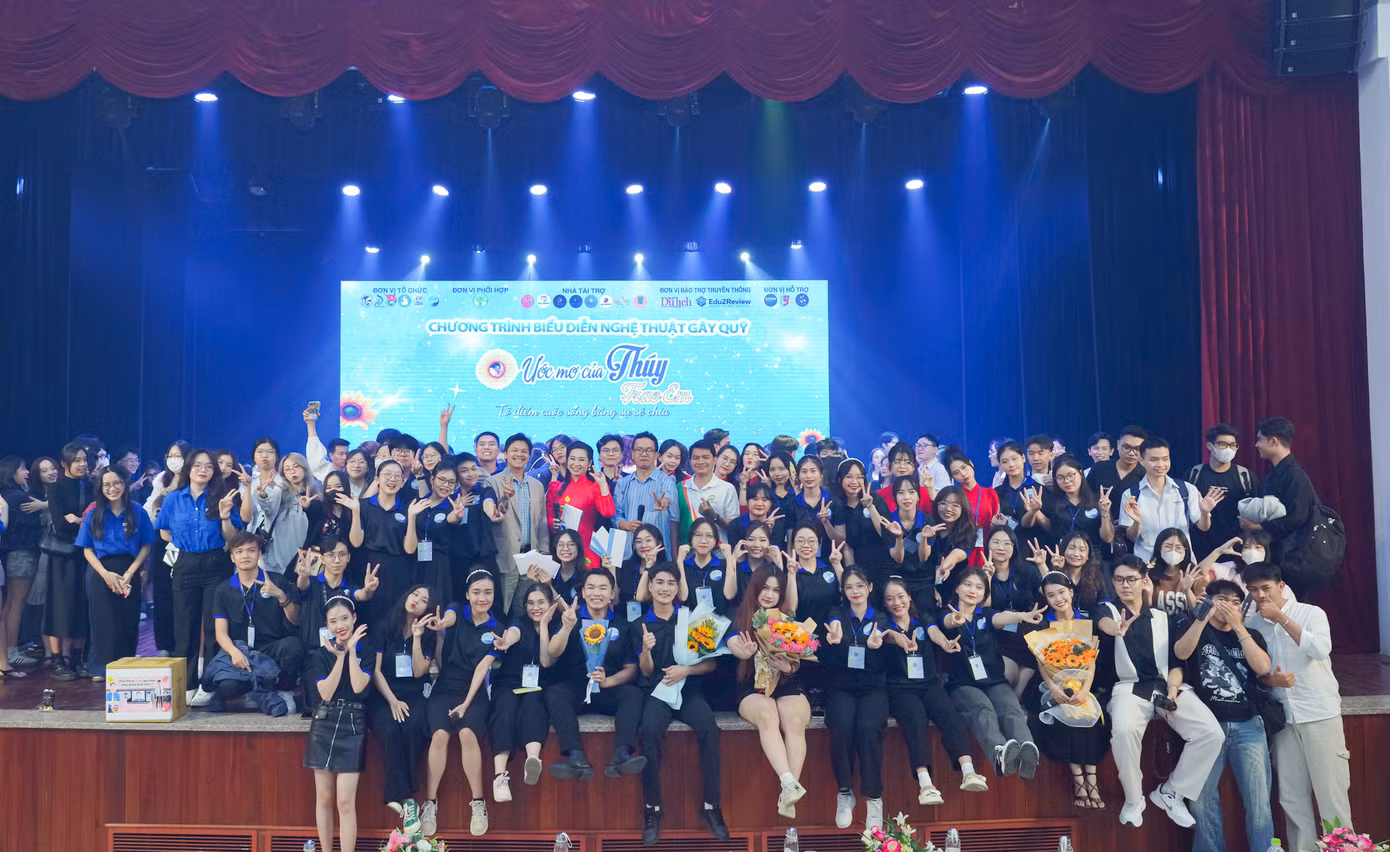 Chương trình “Ước mơ của Thúy trao em” được tổ chức với sự đồng hành của nhiều đơn vị: Nhà của Bối - Thương hiệu làm đẹp B.O.I, Edu Event Sponsor - Quỹ tài trợ sự kiện sinh viên, Công ty cổ phần Đông trùng hạ thảo Bio Hope, Trung tâm Chăm sóc sức khỏe - Điền Viên Trai Care, Trọng Phúc Makeup Academy, Mr. Brown Coffee Vietnam, Andy Studio.