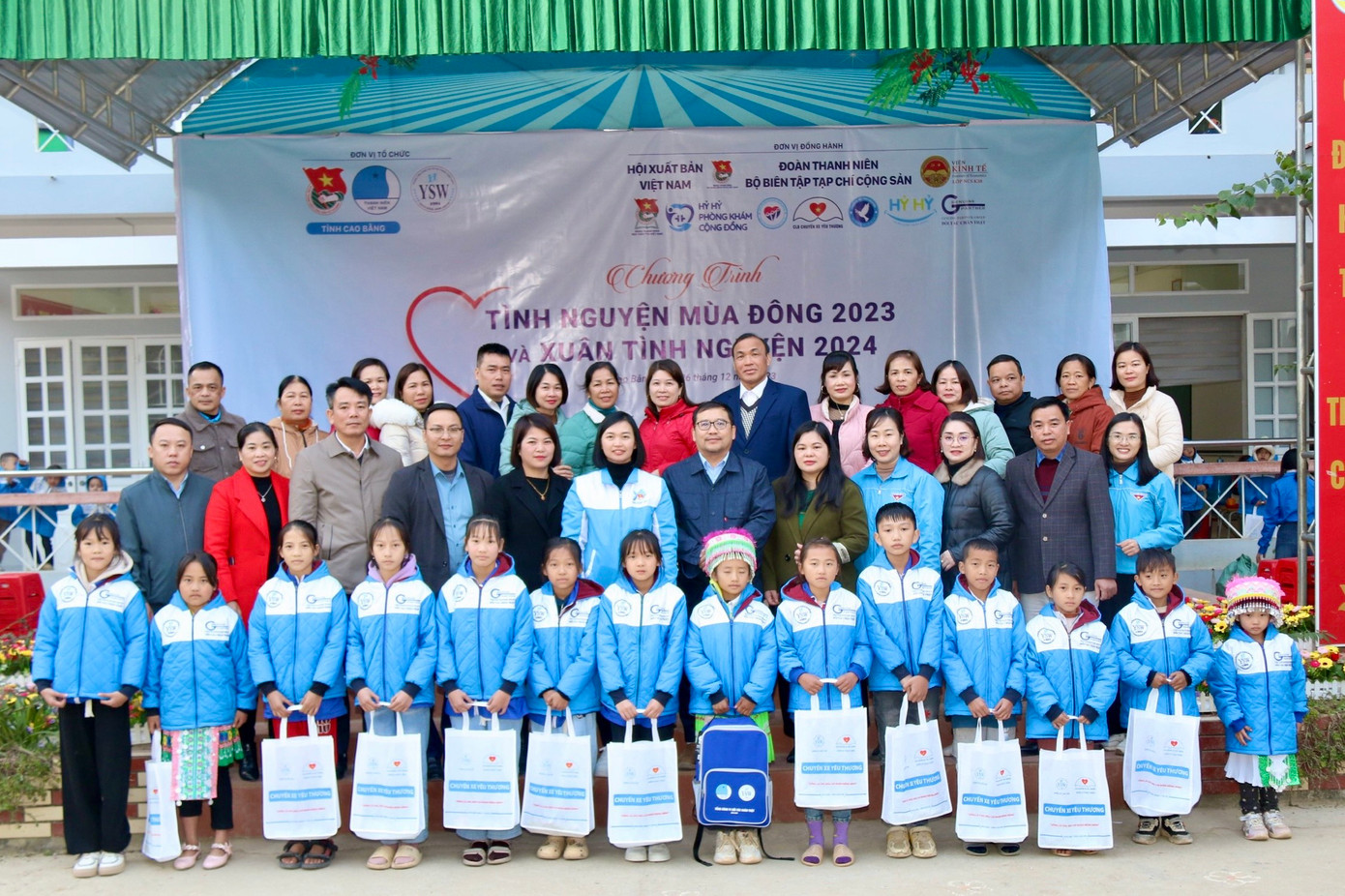 Chương trình với chuỗi các hoạt động nhằm chăm lo cho các em thiếu nhi vùng sâu, vùng xa.