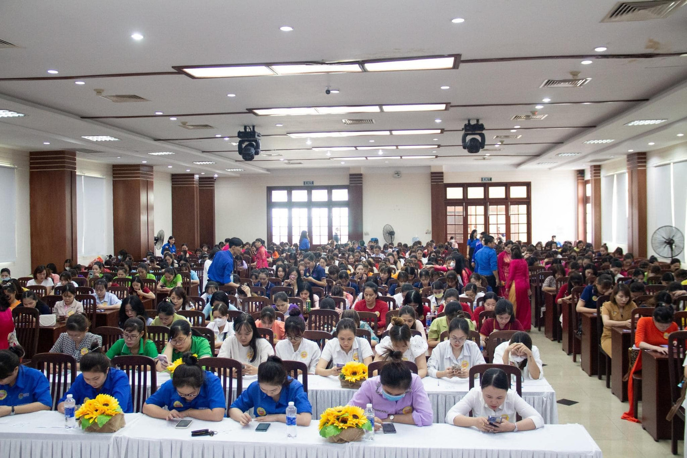 Đông đảo giáo viên mầm non trẻ cùng tham gia hội thi. Hội thi kết sẽ thúc và trao giải vào ngày 15/4.