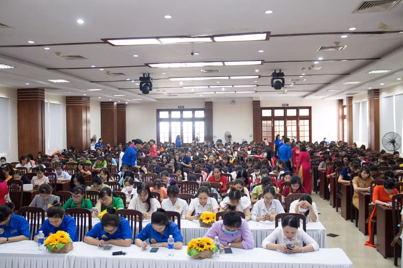 Đông đảo giáo viên mầm non trẻ cùng tham gia hội thi. Hội thi kết sẽ thúc và trao giải vào ngày 15/4.