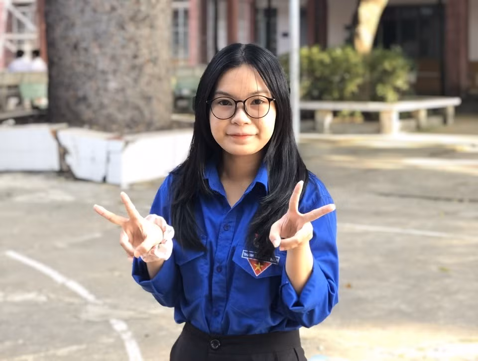 Hương Lan rất nỗ lực trong màu áo xanh. (Ảnh: NVCC)