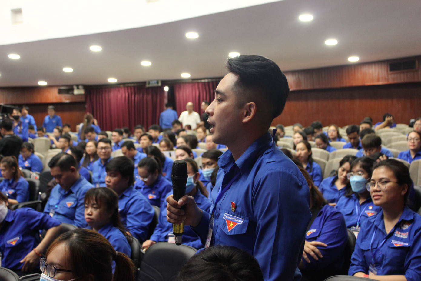 Trước đó, ngày 14/4, 287 đại biểu liên hoan đã được tập huấn các chuyên đề về các giải pháp thực hiện hiệu quả Phong trào “Xây dựng Khu phố, Ấp An toàn - Văn minh - Sạch đẹp - Nghĩa tình” (AST).