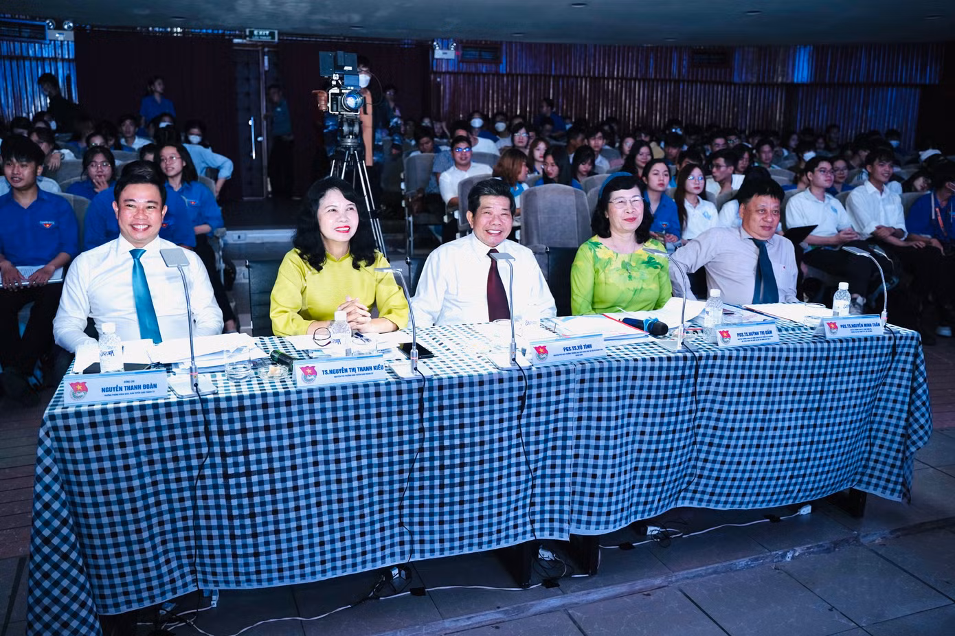 Đội ngũ Ban Giám khảo Vòng Chung kết bảng Đội tuyển Hội thi ‘Tầm nhìn xuyên thế kỷ’ lần thứ 12, năm 2023.