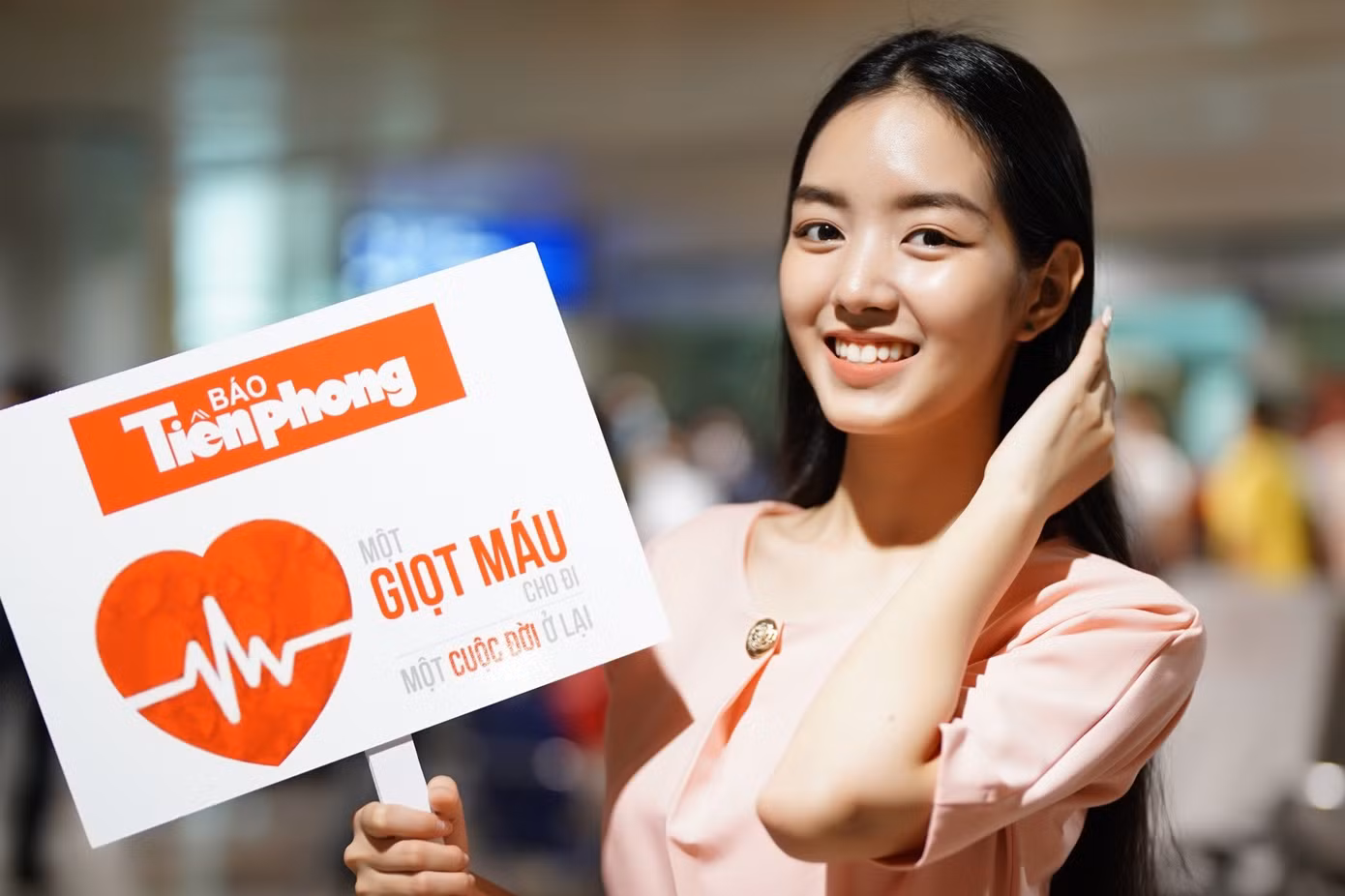 Chương trình còn có sự đồng hành của 2 người đẹp: Đậu Hải Minh Anh (Người đẹp được yêu thích nhất HHVN 2020) và người đẹp Trần Lê Mai Chi (Người đẹp Thời trang HHVN 2022). (Ảnh: Phạm Nguyễn)