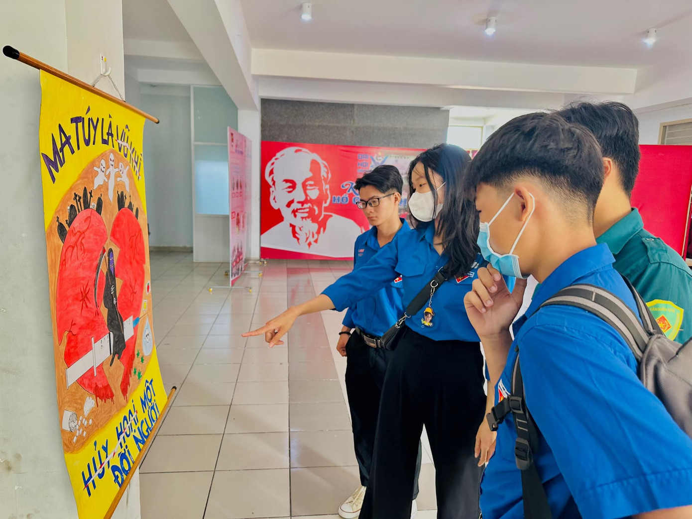 Triển lãm tranh tranh các tác hại đến từ ma túy trên địa bàn quận Bình Tân thu hút đoàn viên, thanh niên. Triển lãm tranh tranh các tác hại đến từ ma túy trên địa bàn quận Bình Tân thu hút đoàn viên, thanh niên.