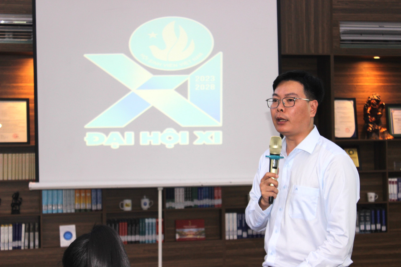 Anh Võ Văn Trung h Chủ tịch Hội Sinh viên tỉnh Đồng Nai phát biểu tại Hội nghị. Anh Võ Văn Trung h Chủ tịch Hội Sinh viên tỉnh Đồng Nai phát biểu tại Hội nghị.