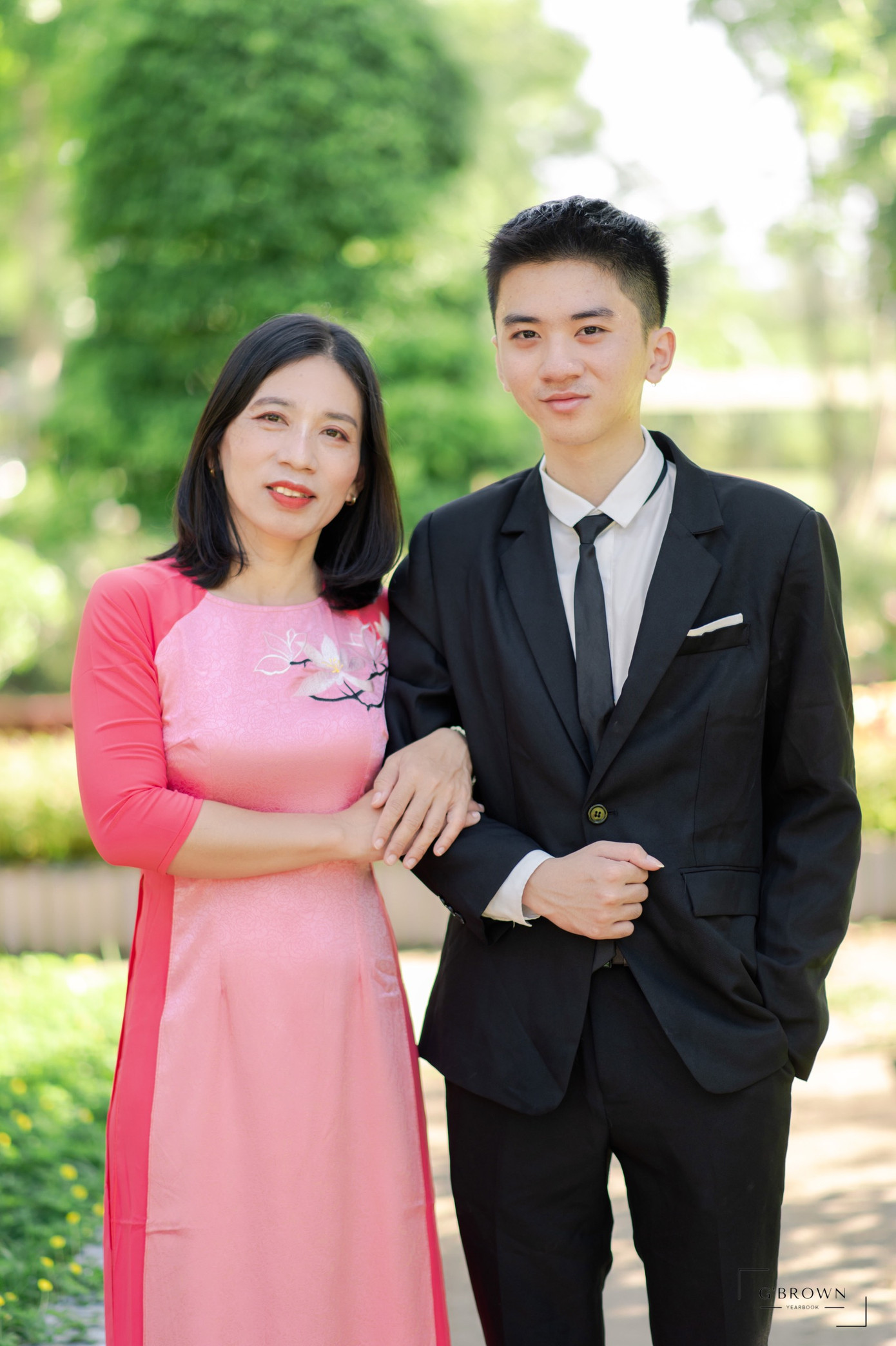 Mẹ là người nuôi dưỡng đam mê tin học của Vinh Khánh. (Ảnh: NVCC) Mẹ là người nuôi dưỡng đam mê tin học của Vinh Khánh. (Ảnh: NVCC)