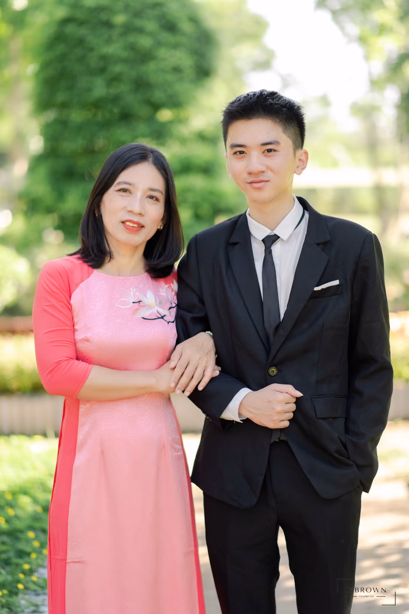 Mẹ là người nuôi dưỡng đam mê tin học của Vinh Khánh. (Ảnh: NVCC)