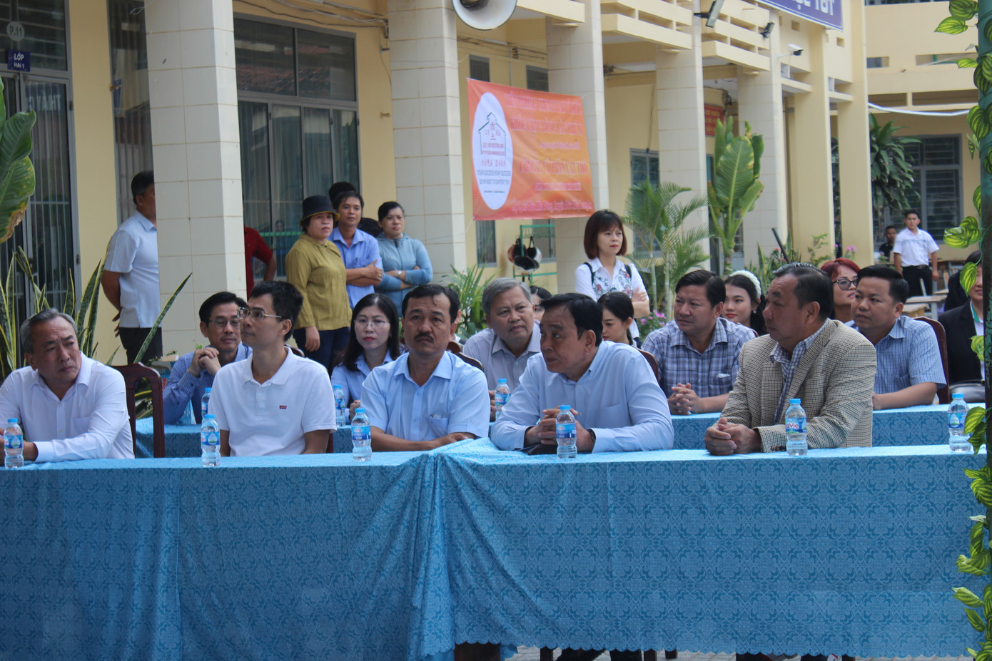 Chương trình khám bệnh, phát thuốc, tặng quà cho 500 bà con có hoàn cảnh khó khăn tại huyện Đức Hòa, tỉnh Long An lần này, với tổng kinh phí hơn 300 triệu đồng.