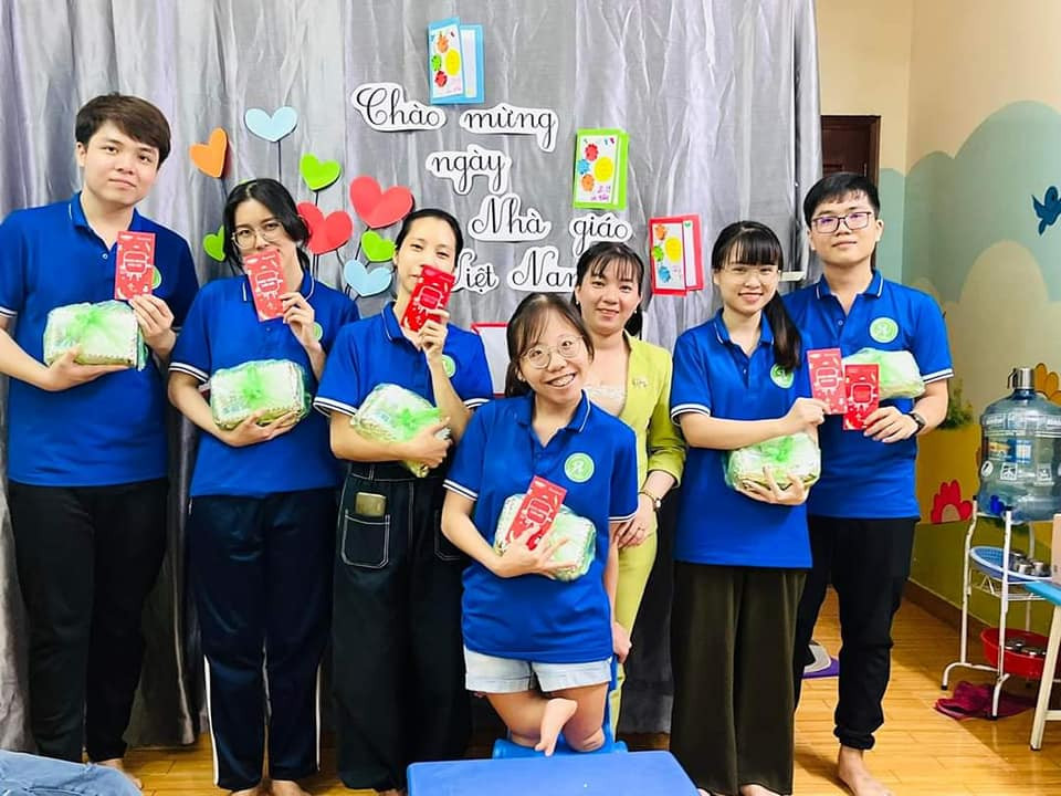 Thủy luôn vui vẻ và hòa đồng với đồng nghiệp. (Ảnh: NVCC) Thủy luôn vui vẻ và hòa đồng với đồng nghiệp. (Ảnh: NVCC)