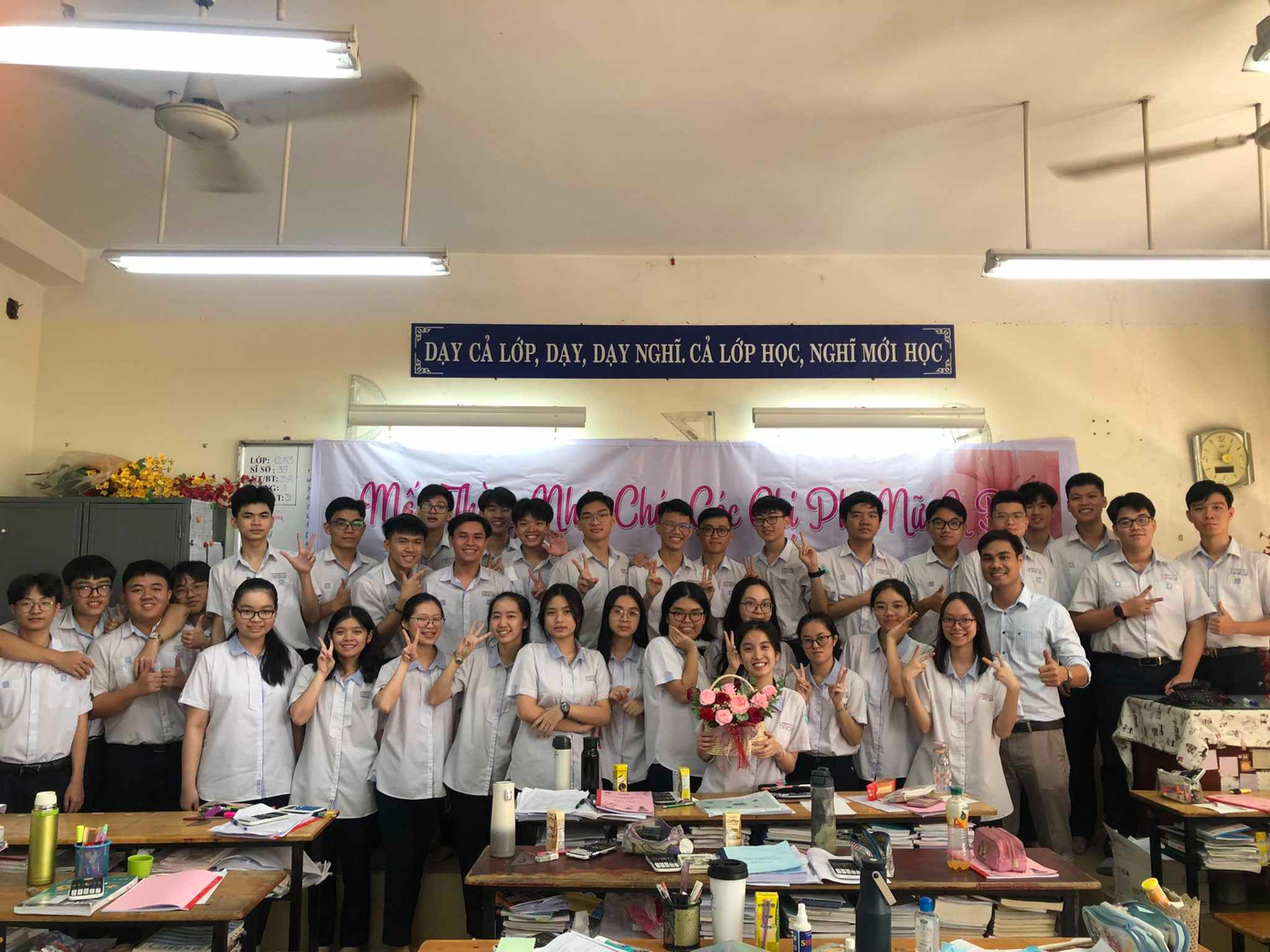 Lương Huy và các bạn cùng lớp. (Ảnh: NVCC) Lương Huy và các bạn cùng lớp. (Ảnh: NVCC)