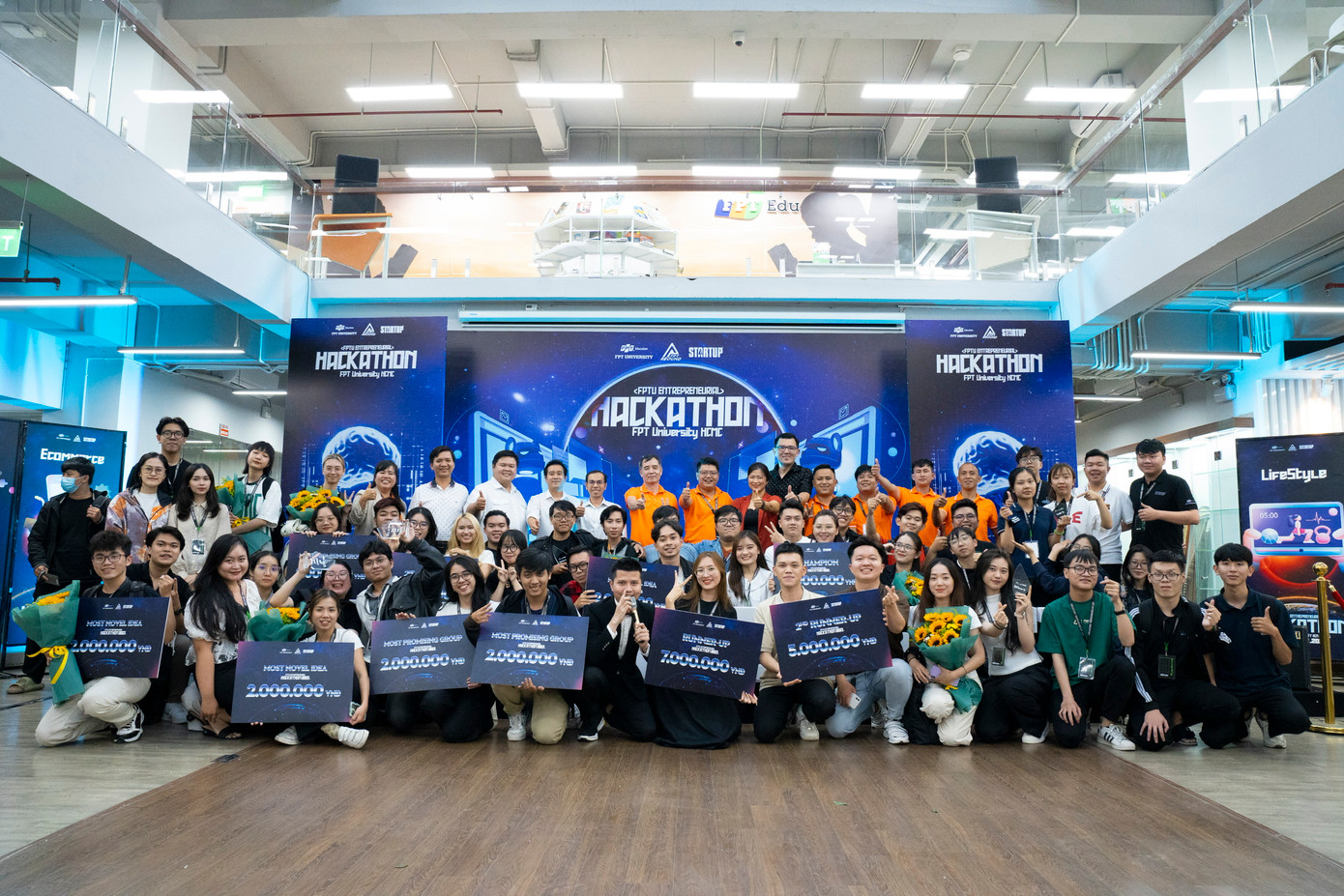 Các đội đoạt giải trong cuộc thi.