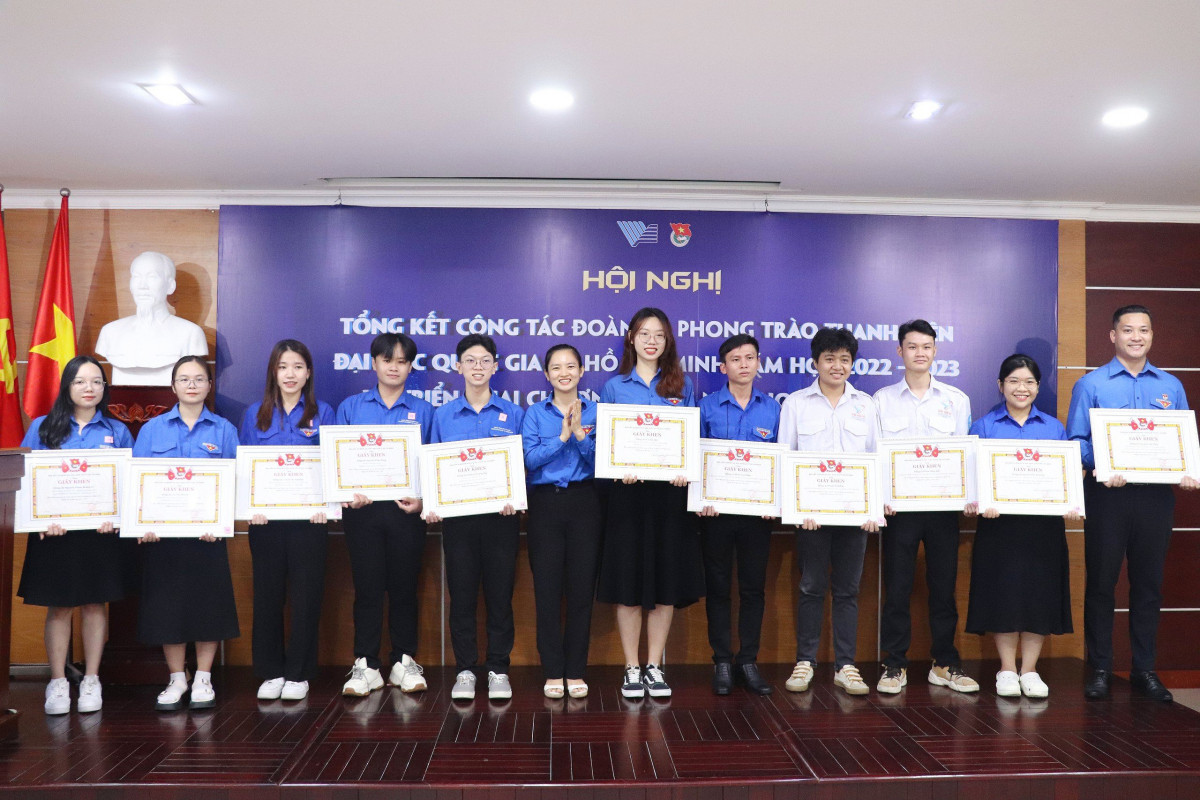 42 cá nhân nổi bật trong công tác Đoàn và phong trào thanh niên của ĐHQG TP. HCM được tuyên dương trong dịp này. (Ảnh: ĐHQG TP. HCM)