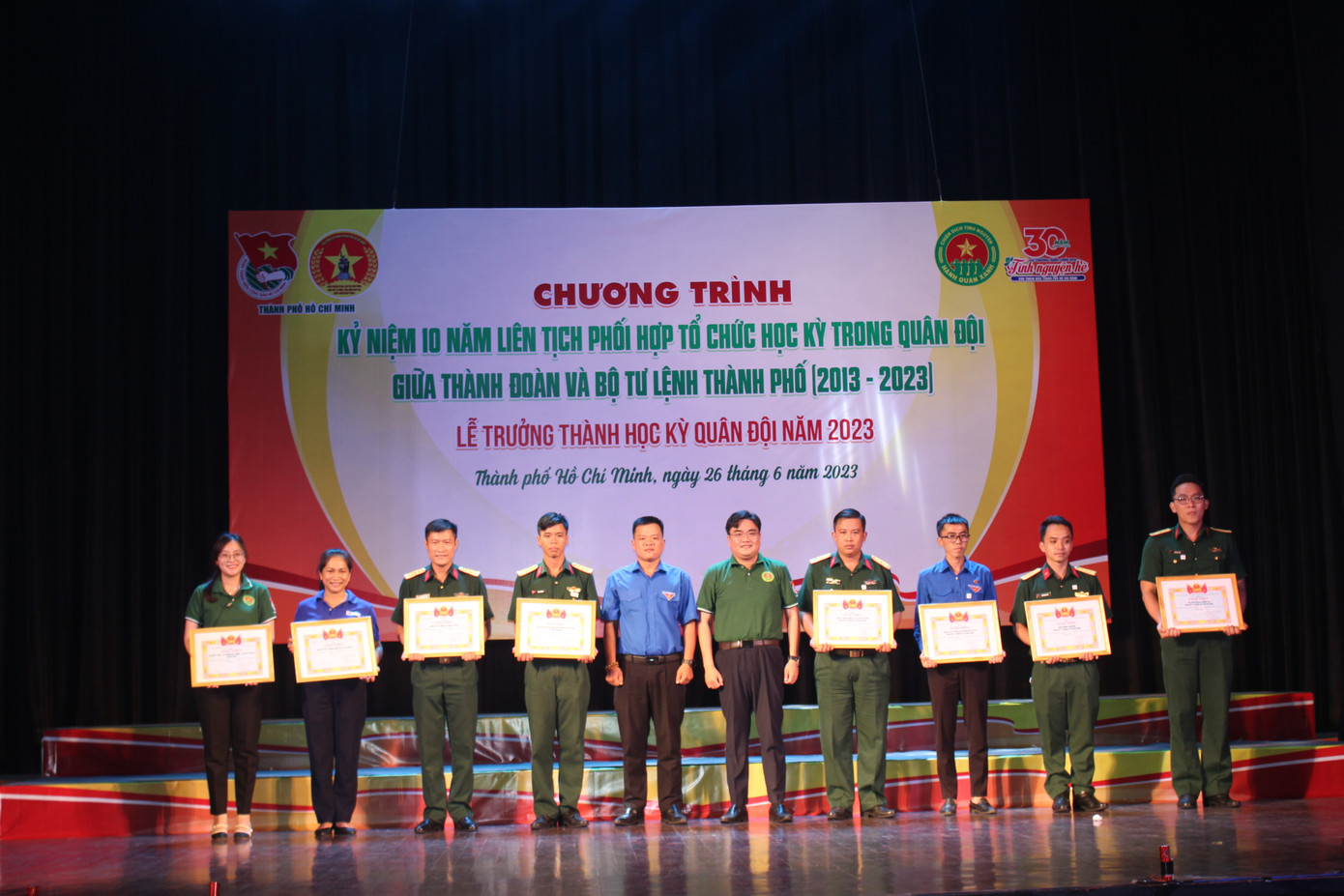 Thành Đoàn TP. HCM tặng bằng khen cho các cá nhân, tập thể có nhiều đóng góp trong hành trình 10 năm liên tịch phối hợp tổ chức Học kỳ trong Quân đội giữa Thành Đoàn và Bộ Tư Lệnh Thành phố (2013 - 2023).