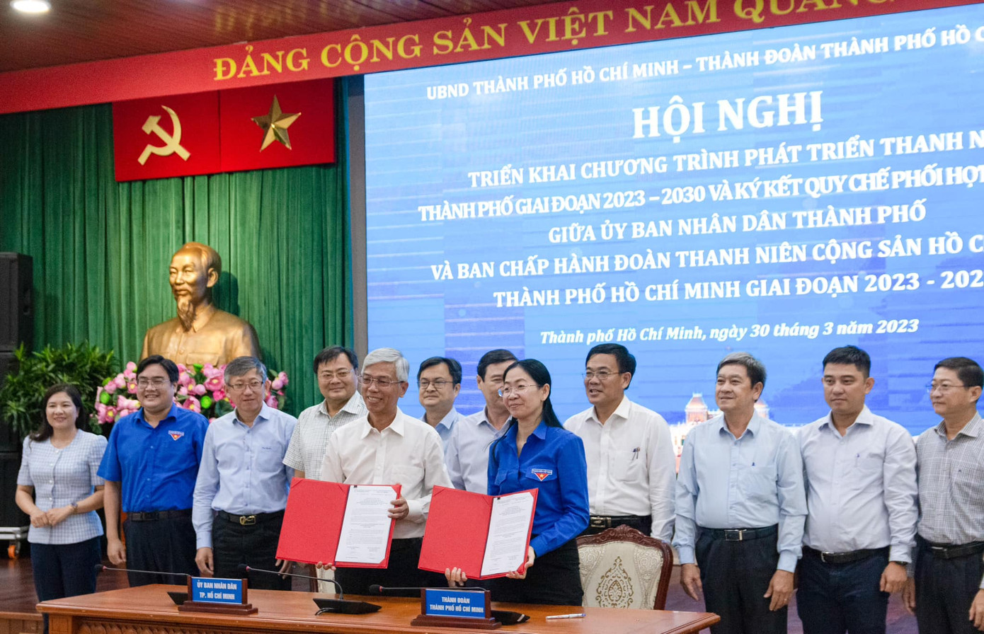 Ngày 30/3, UBND TP. HCM và Thành Đoàn TP. HCM tổ chức Hội nghị triển khai Chương trình phát triển thanh niên TP. HCM, giai đoạn 2023 - 2030 và ký kết quy chế phối hợp công tác giữa UBND TP. HCM và Ban Chấp hành Thành Đoàn TNCS Hồ Chí Minh TP. HCM, giai đoạn 2023 - 2027. (Ảnh: TLTĐ)