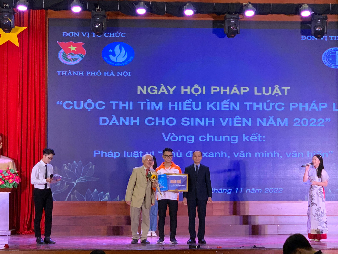 Pháp xuất sắc giành giải Nhì “Ngày hội Pháp luật”: Cuộc thi tìm hiểu kiến thức pháp luật dành cho sinh viên năm 2022. Pháp xuất sắc giành giải Nhì “Ngày hội Pháp luật”: Cuộc thi tìm hiểu kiến thức pháp luật dành cho sinh viên năm 2022.