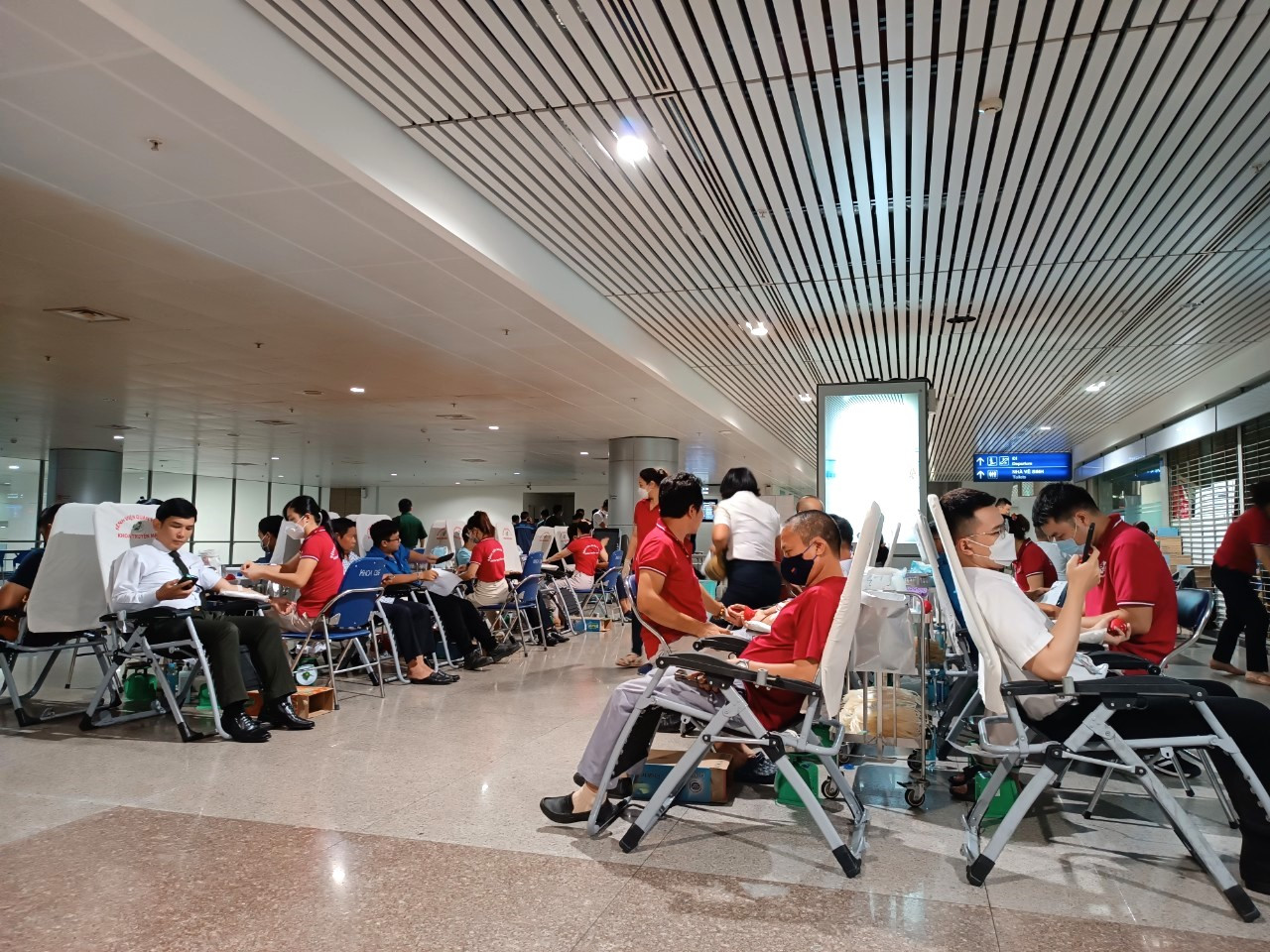 Với thông điệp &quot;Hiến máu cứu người – Sinh mệnh của bạn và tôi&quot;, chương trình ngày càng lan tỏa rộng rãi trong cộng đồng. Cho đến nay, chương trình hiến máu &apos;Chủ nhật Đỏ&apos; đã vận động được gần 60.000 đơn vị máu.