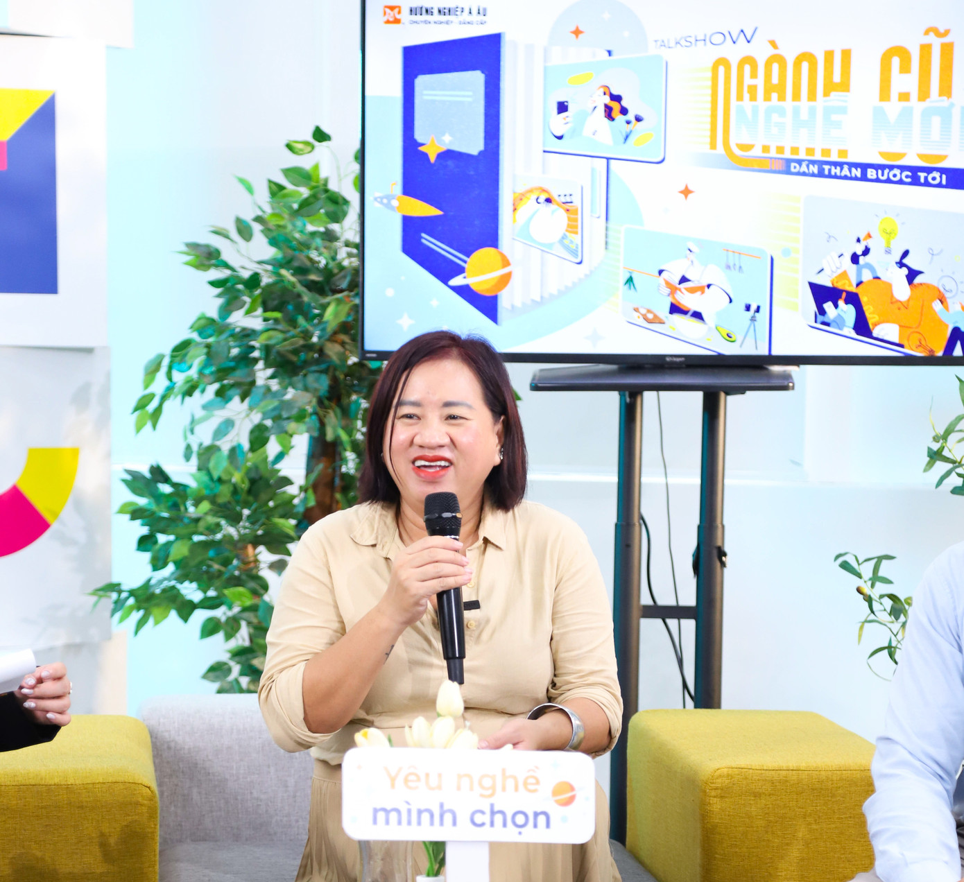 Chị Nguyễn Ngọc Thanh Dân chia sẻ tại buổi talkshow. Chị Nguyễn Ngọc Thanh Dân chia sẻ tại buổi talkshow.