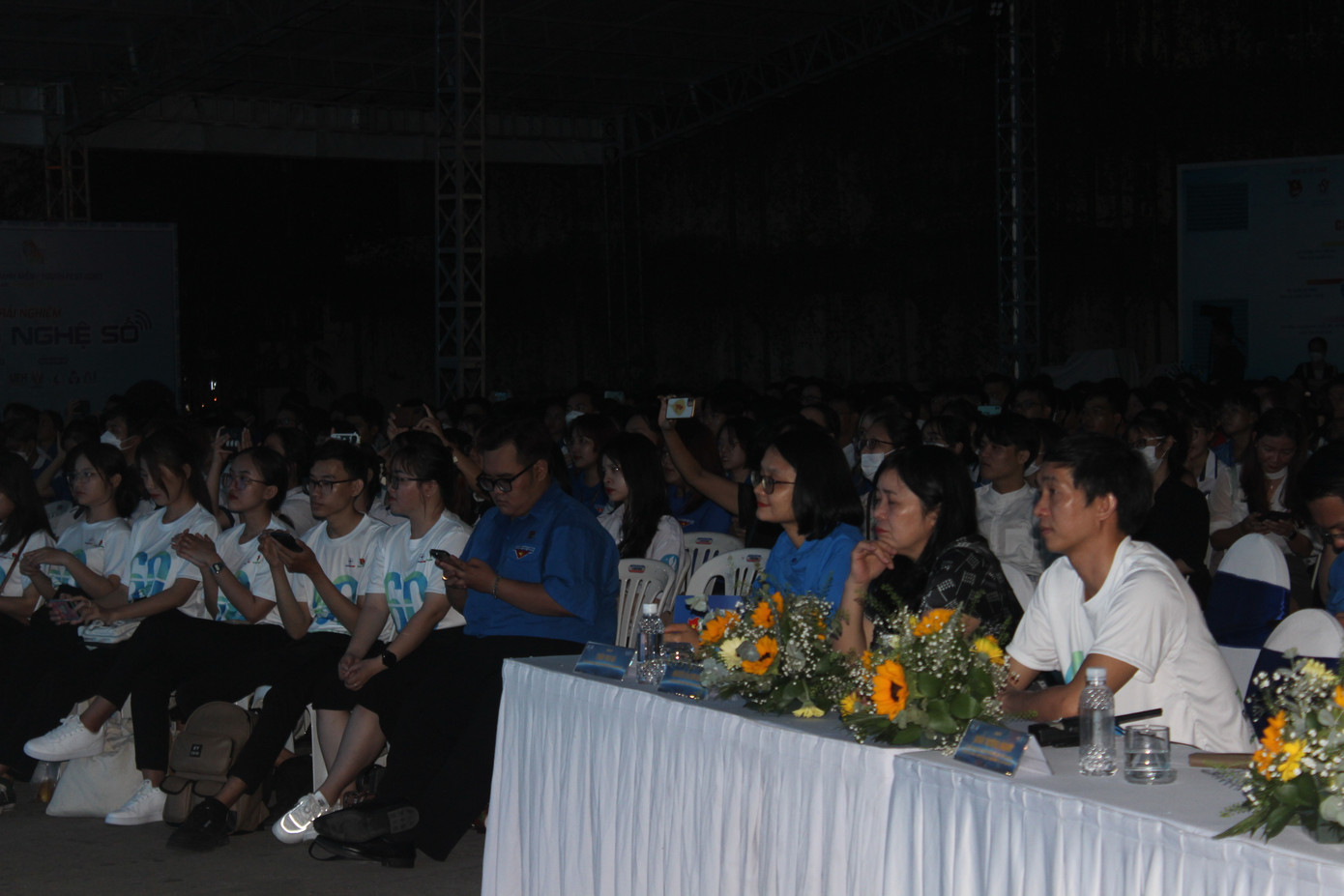 Đông đảo bạn trẻ tại TP. HCM cùng tham gia hưởng ứng chiến dịch 'Giờ Trái đất' năm 2023. Đông đảo bạn trẻ tại TP. HCM cùng tham gia hưởng ứng chiến dịch 'Giờ Trái đất' năm 2023.