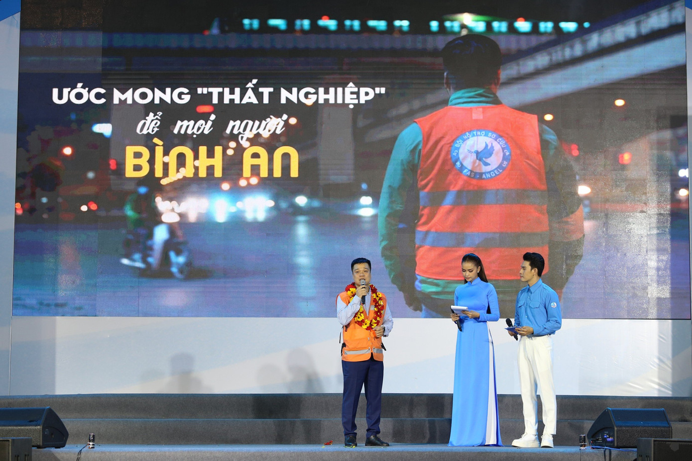 Nhân vật nhận giải thưởng Tình nguyện Quốc gia chia sẻ tại chương trình. (Ảnh: Ngô Tùng) Nhân vật nhận giải thưởng Tình nguyện Quốc gia chia sẻ tại chương trình. (Ảnh: Ngô Tùng)