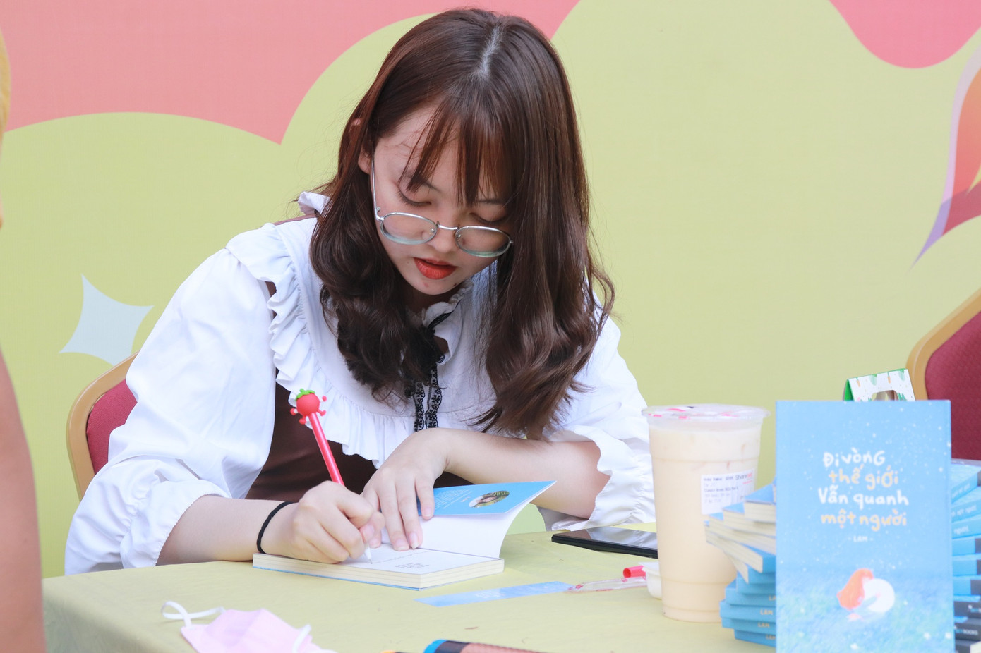 Lam dần bước ra khỏi vùng an toàn và thực hiện nhiều ấp ủ mới. Lam dần bước ra khỏi vùng an toàn và thực hiện nhiều ấp ủ mới.