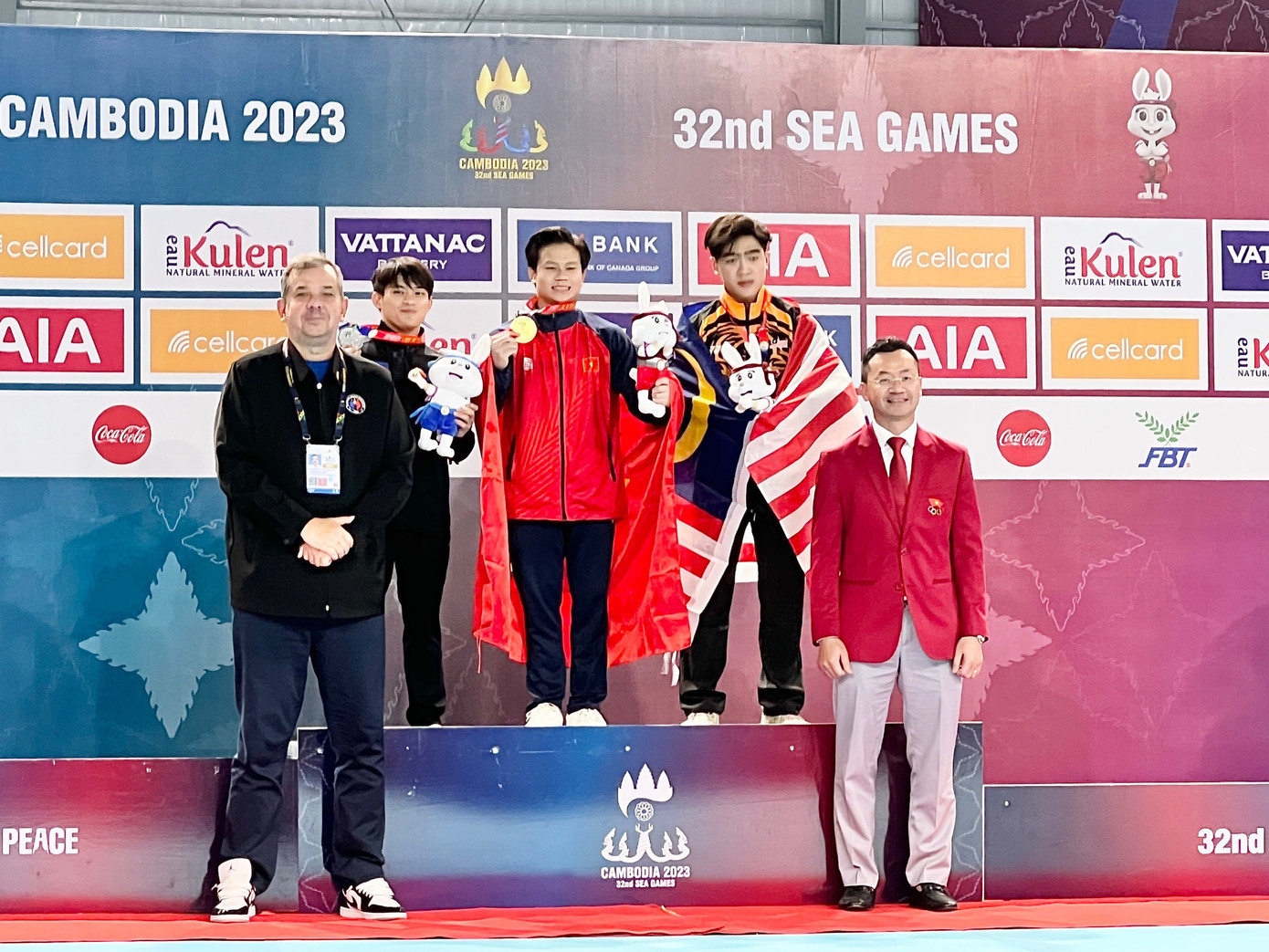 Khánh Phong nhận Huy chương Vàng tại SEA Games 32. (Ảnh: NVCC) Khánh Phong nhận Huy chương Vàng tại SEA Games 32. (Ảnh: NVCC)