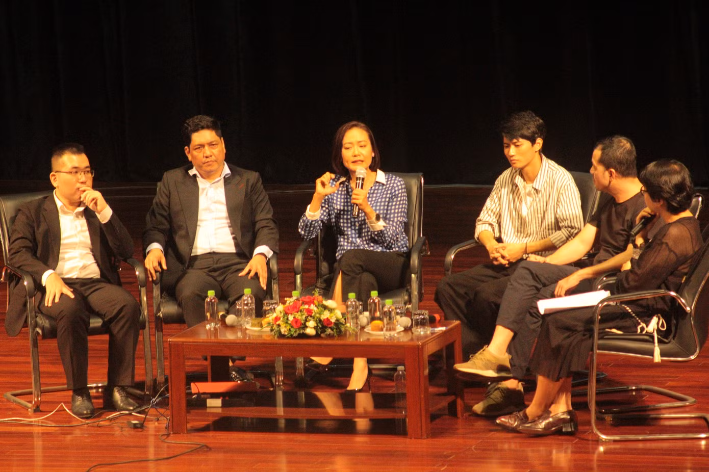 Các nghệ sĩ chia sẻ tại buổi Talkshow. (Ảnh: CLB Sân khấu và Điện ảnh)