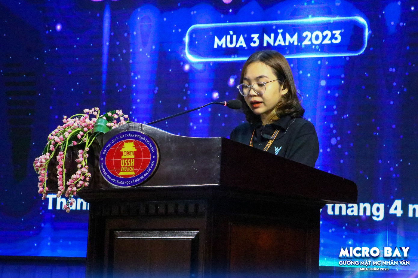 Trưởng BTC Nguyễn Khánh Ly phát biểu khai mạc cuộc thi. (Ảnh: BTC)