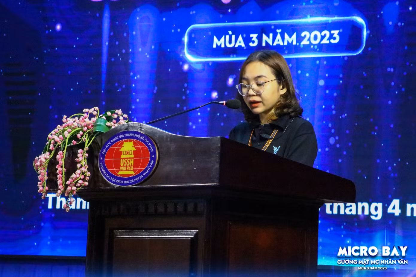 Trưởng BTC Nguyễn Khánh Ly phát biểu khai mạc cuộc thi. (Ảnh: BTC)